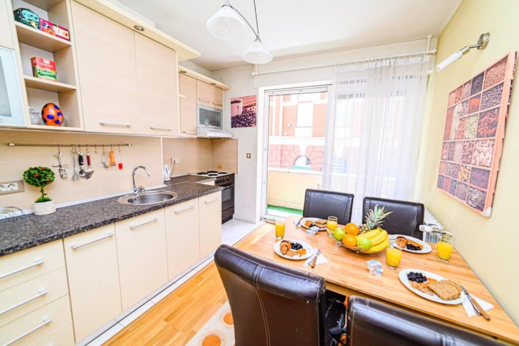 Cute And Cozy Studio With Cathedral View-Excellent Location سراييفو المظهر الخارجي الصورة